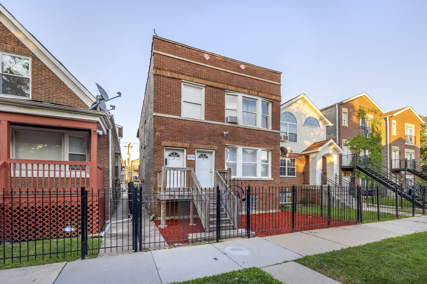 1251 S Kolin Avenue Property Photo 1