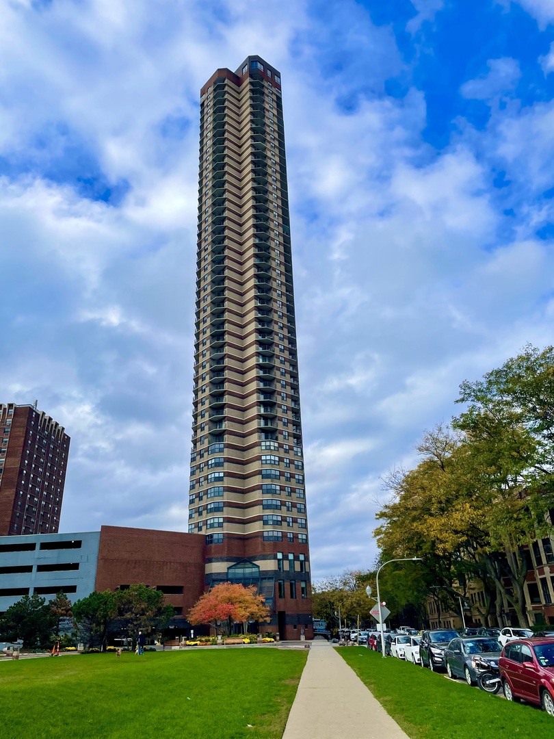 3660 N Lake Shore Drive 2513 Property Photo 2