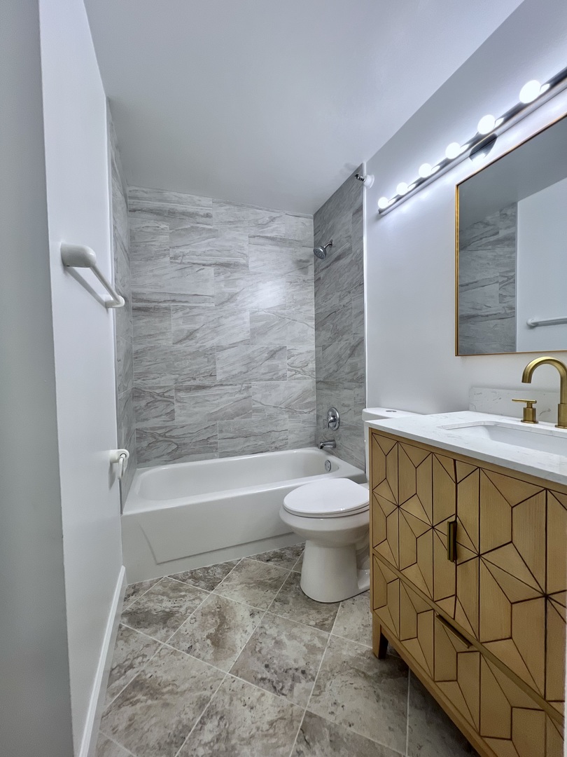 3660 N Lake Shore Drive 2513 Property Photo 13