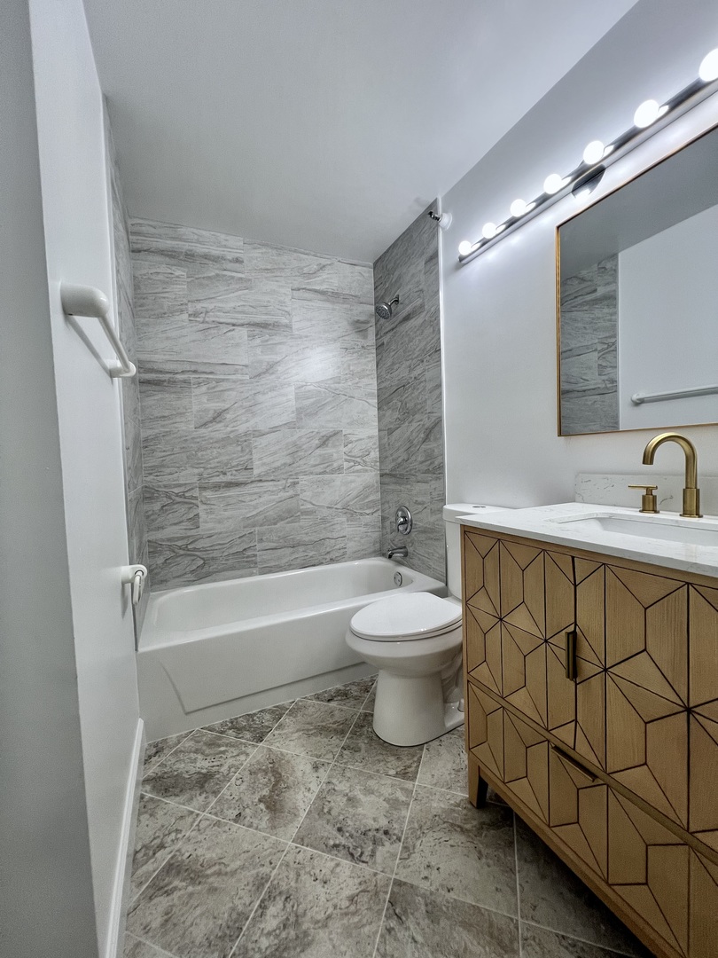3660 N Lake Shore Drive 2513 Property Photo 14