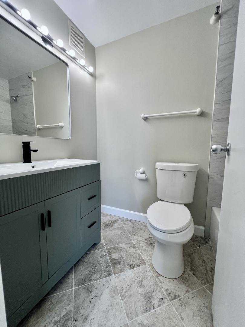 3660 N Lake Shore Drive 2513 Property Photo 22