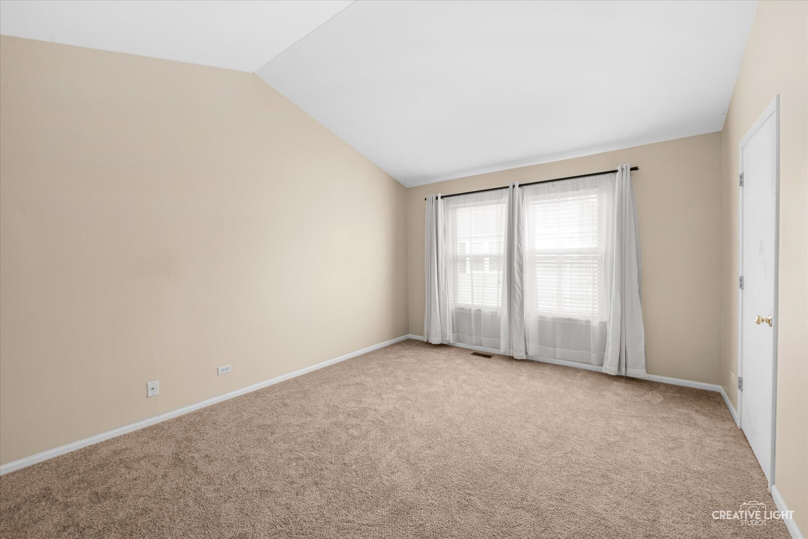 2409 Courtyard Circle 4 Property Photo 10