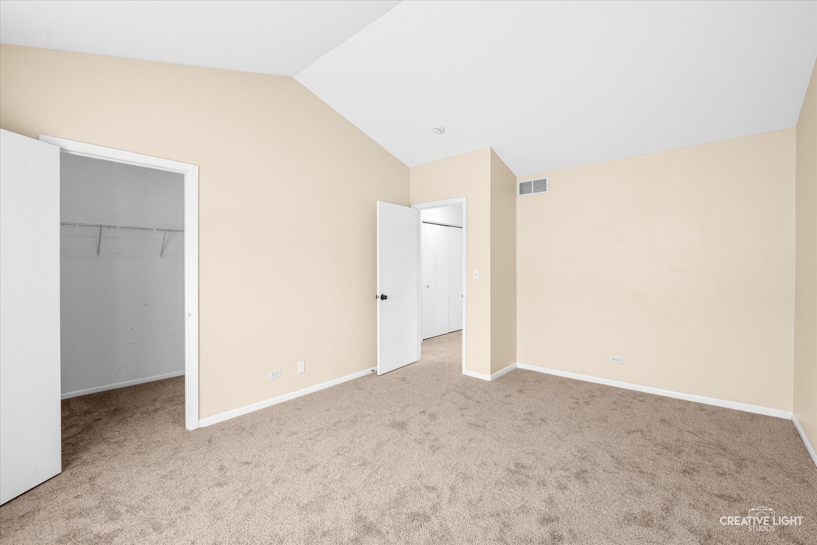 2409 Courtyard Circle 4 Property Photo 11