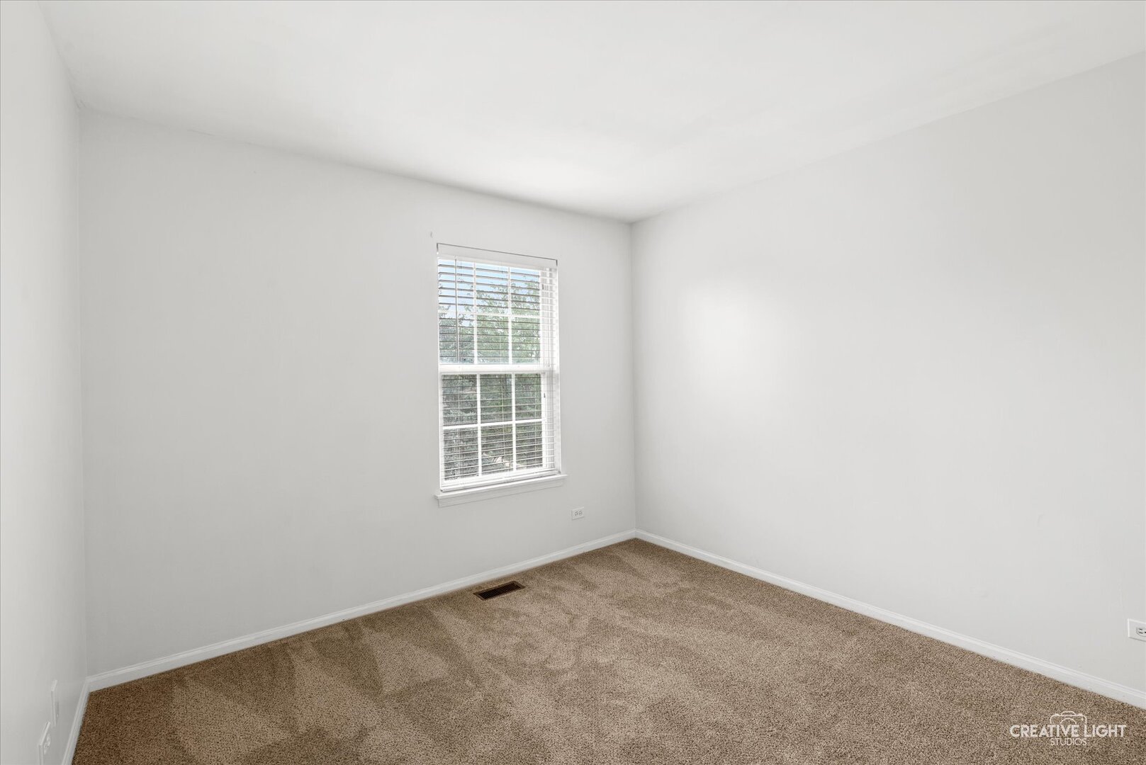 2409 Courtyard Circle 4 Property Photo 13
