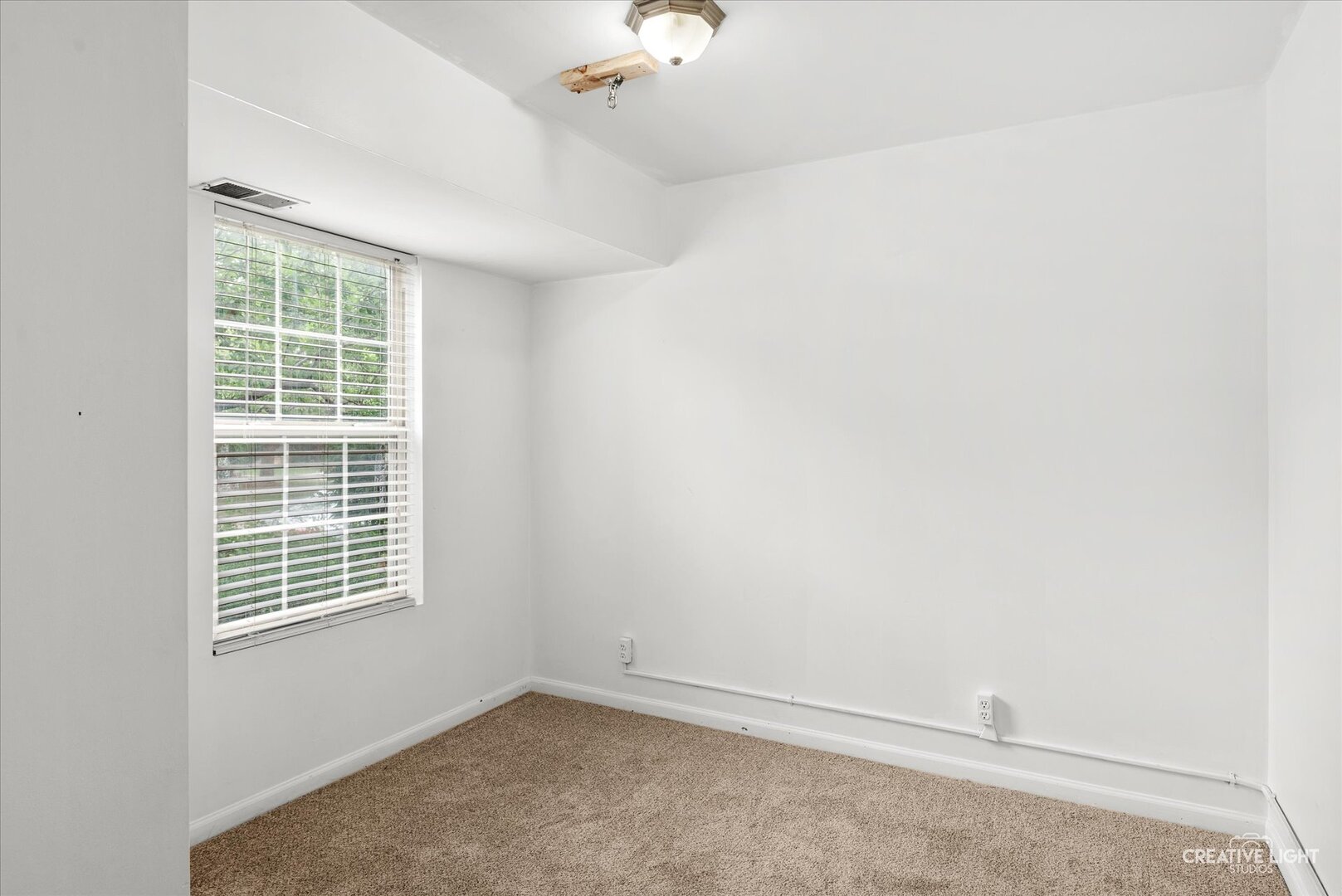 2409 Courtyard Circle 4 Property Photo 17