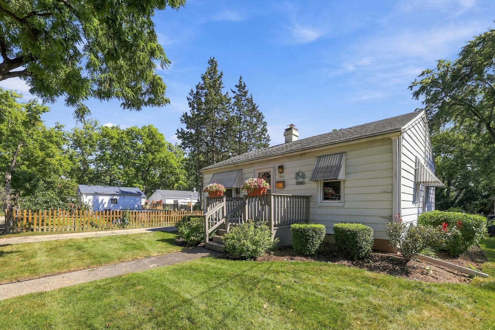 677 Clark Street Property Photo 3