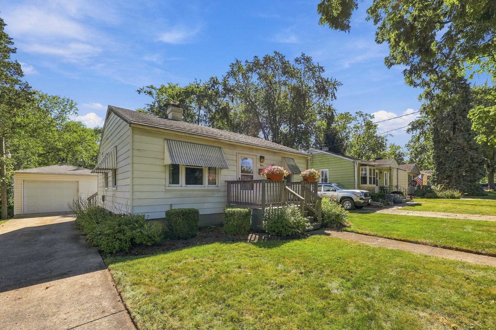 677 Clark Street Property Photo 4