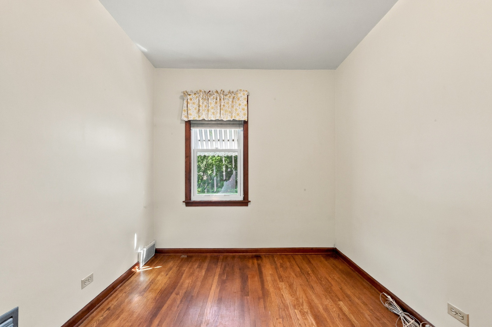 677 Clark Street Property Photo 18