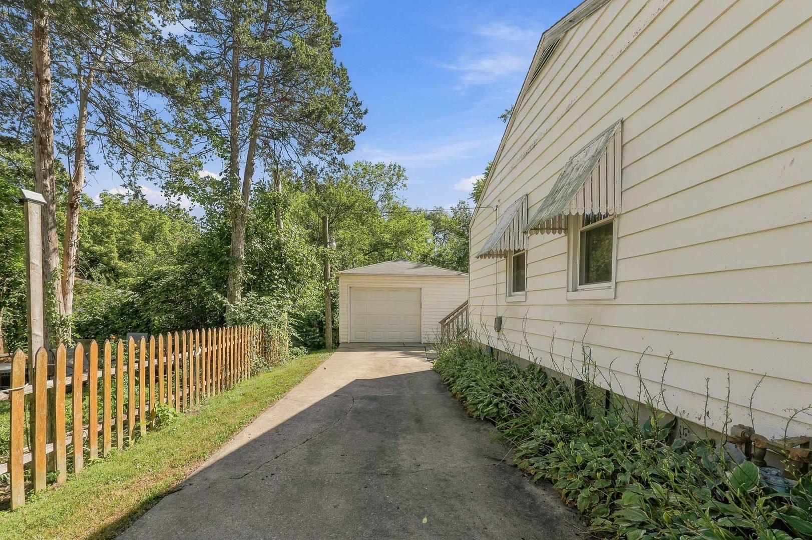 677 Clark Street Property Photo 29