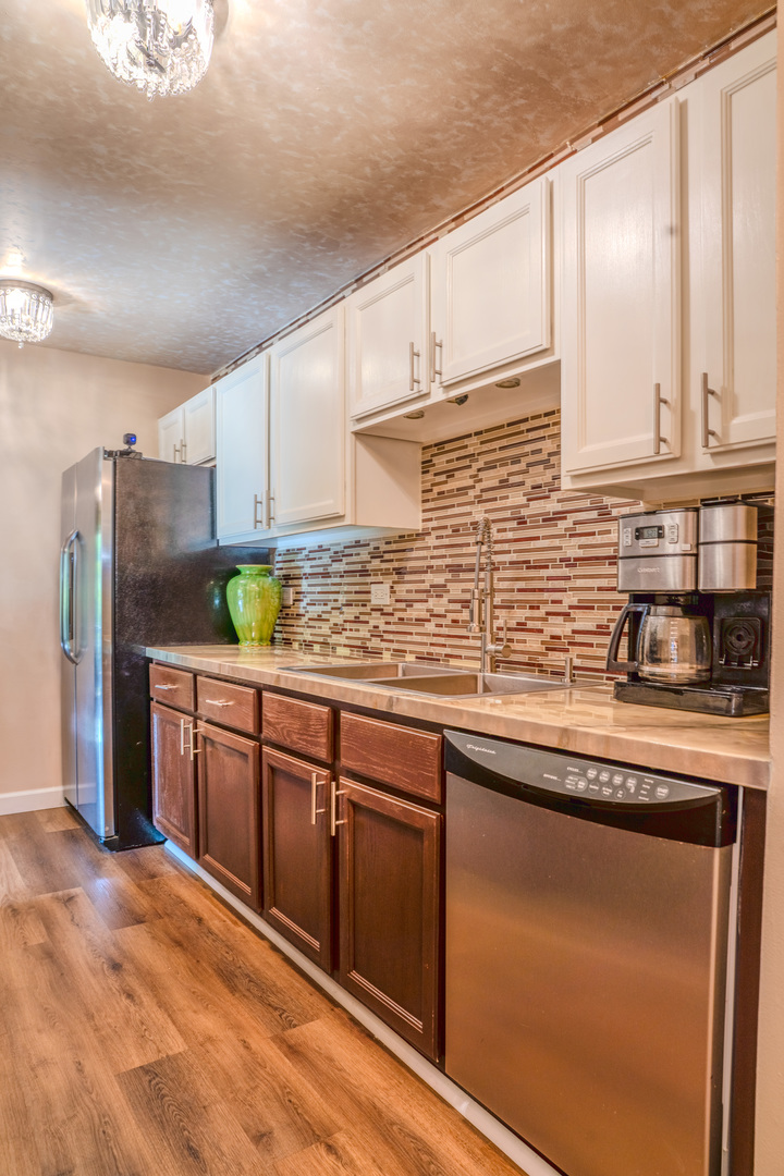 420 S Home Avenue 109n Property Photo 17