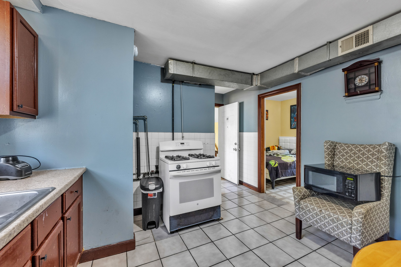 3031 S Central Park Avenue Property Photo 4