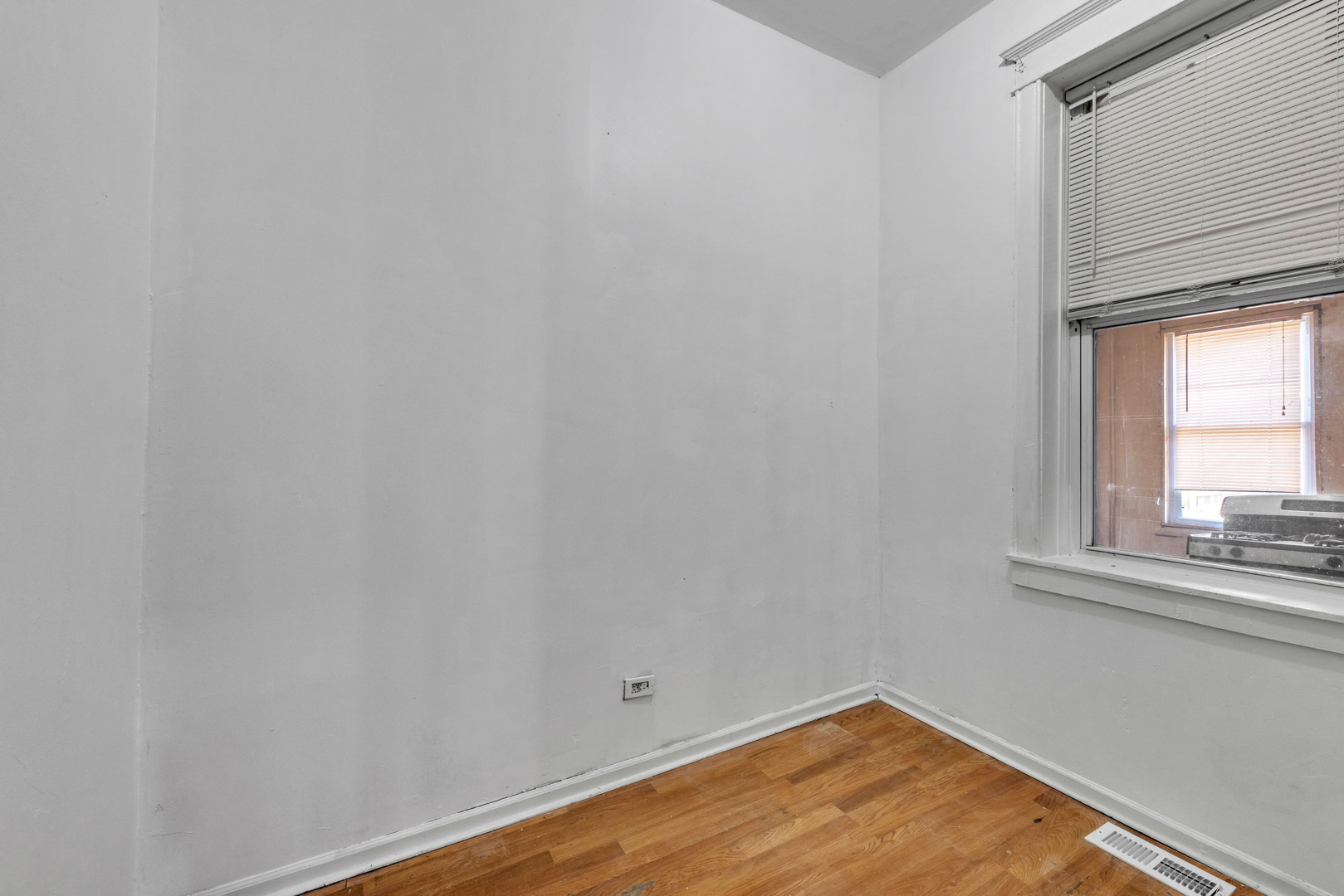 3031 S Central Park Avenue Property Photo 28