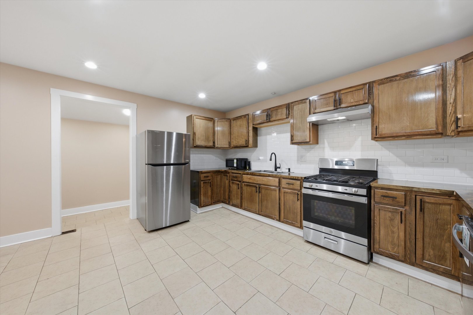 12206 S Union Avenue Property Photo 4