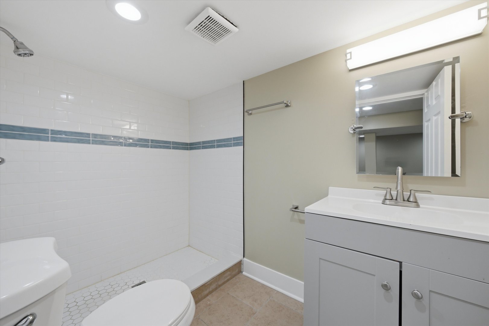 12206 S Union Avenue Property Photo 12