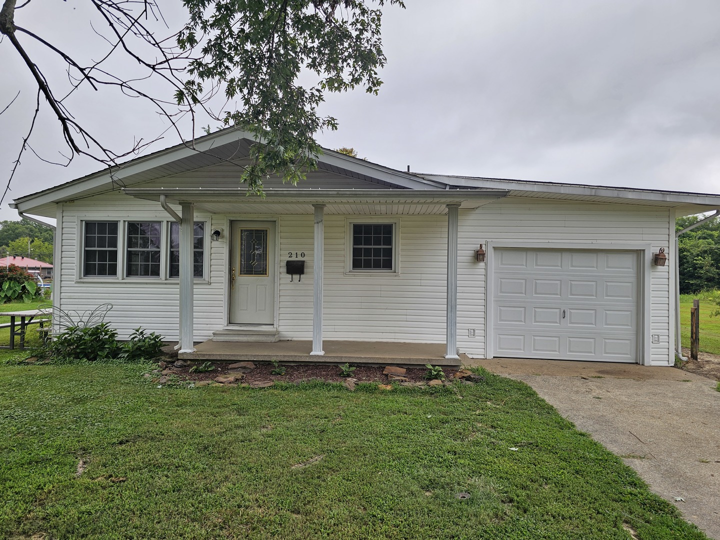210 Dorris Drive Property Photo 1