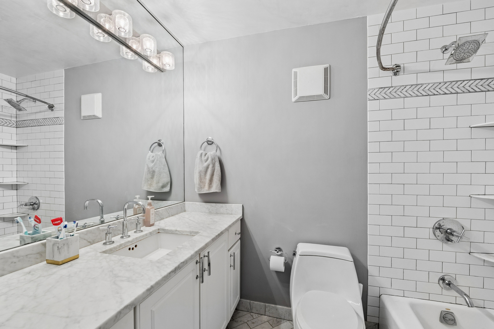 111 E Chestnut Street 47f Property Photo 15