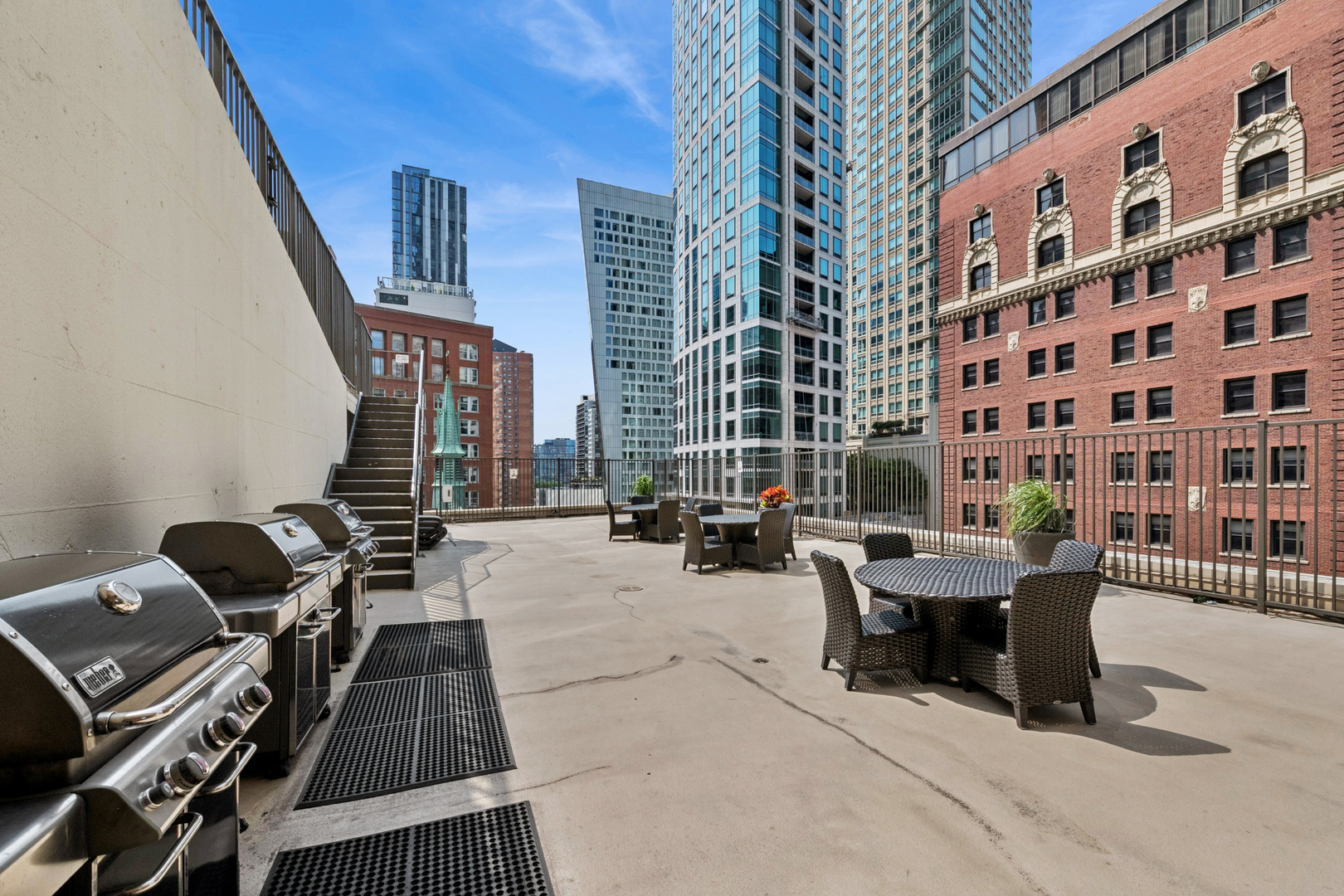 111 E Chestnut Street 47f Property Photo 19