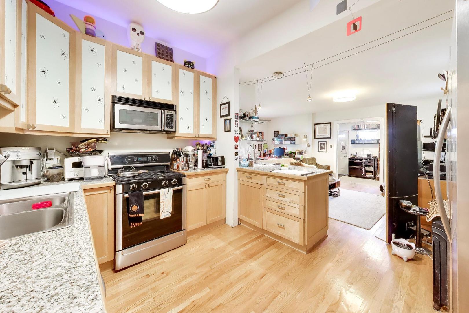 2643 N California Avenue Property Photo 19