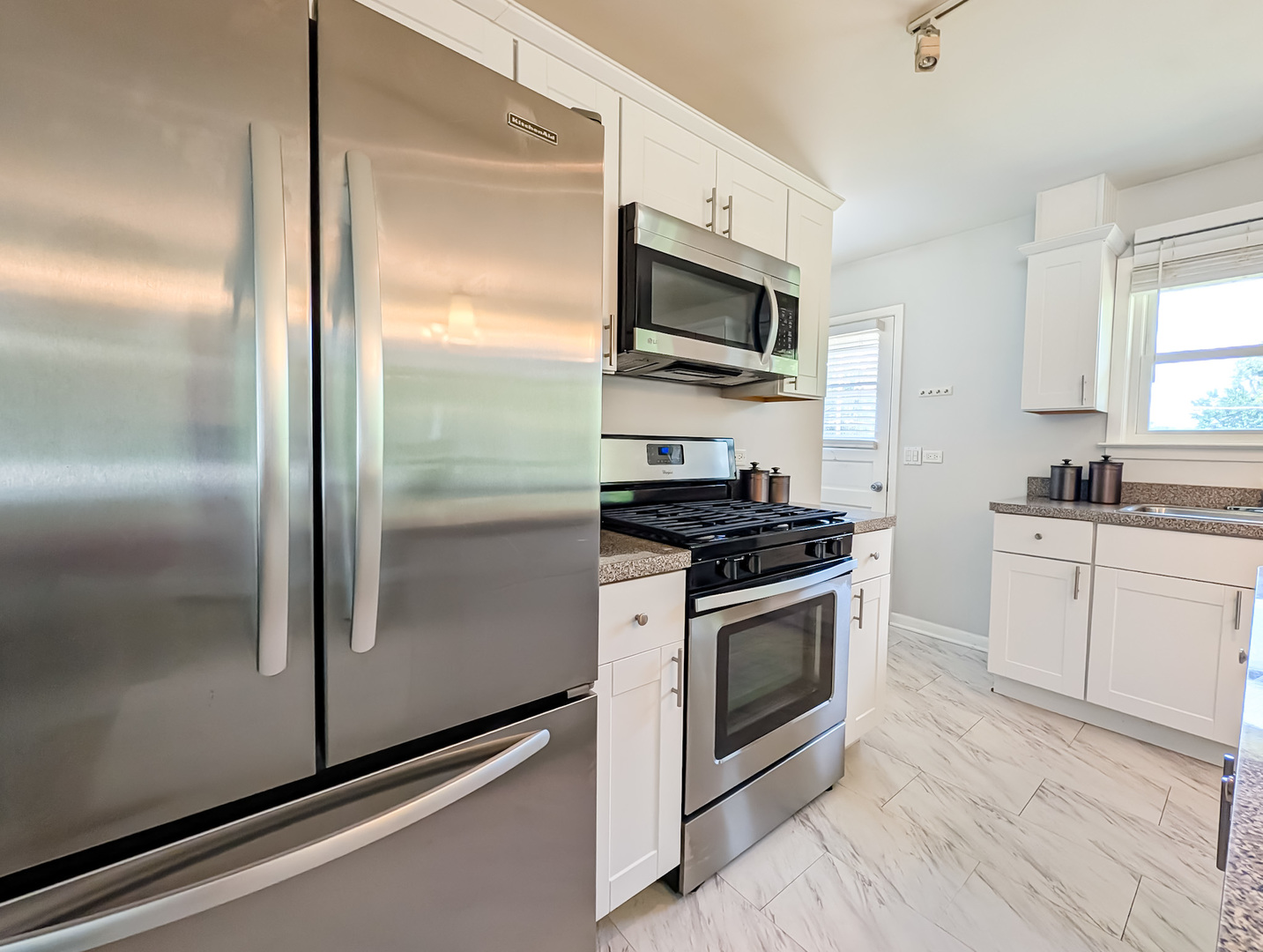 1005 E Irving Park Road Property Photo 15