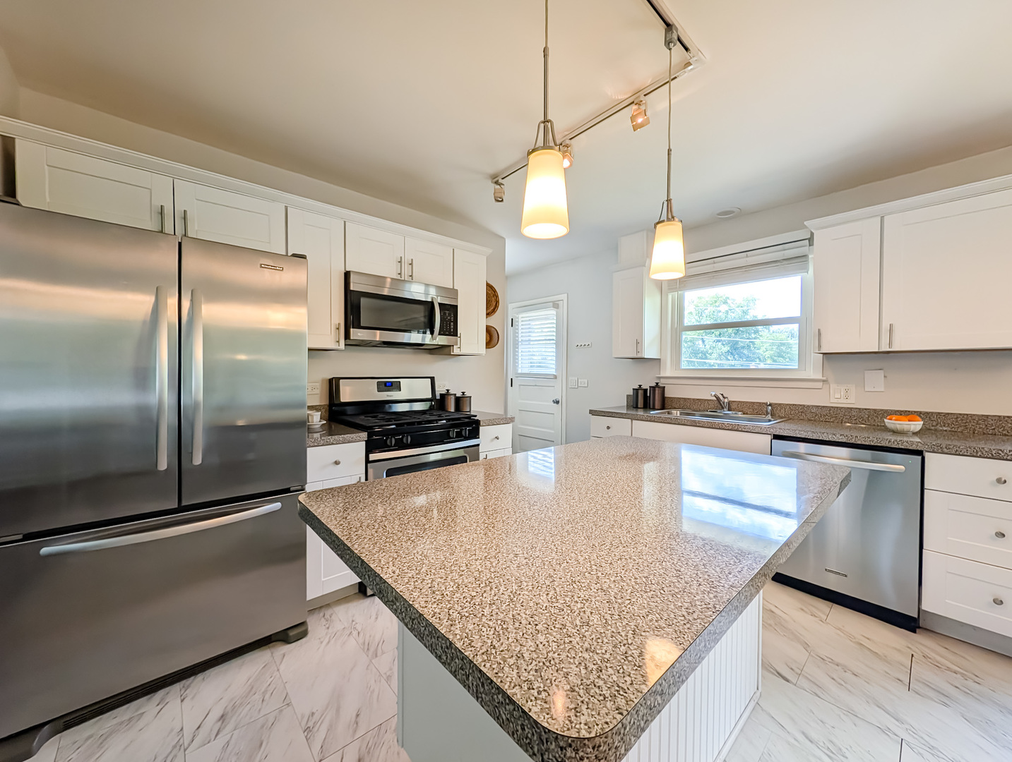 1005 E Irving Park Road Property Photo 18