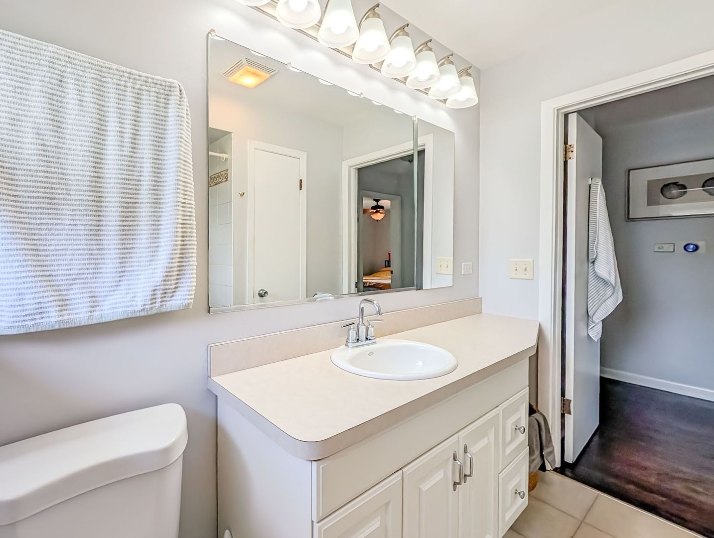 1005 E Irving Park Road Property Photo 32