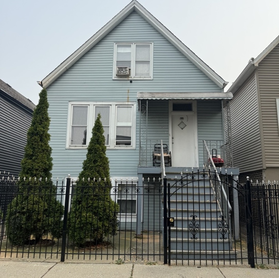 3303 W 38th Place Property Photo 1
