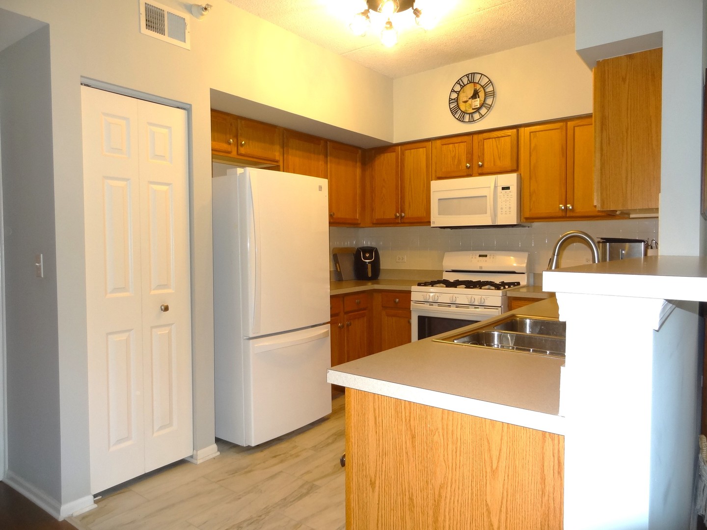 0s099 Lee Court 101 Property Photo 6