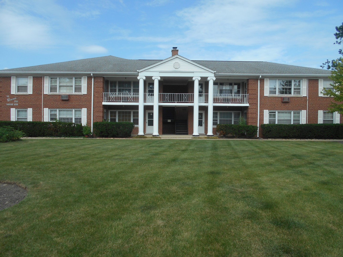 2000 N Parkside Drive 2c Property Photo 1