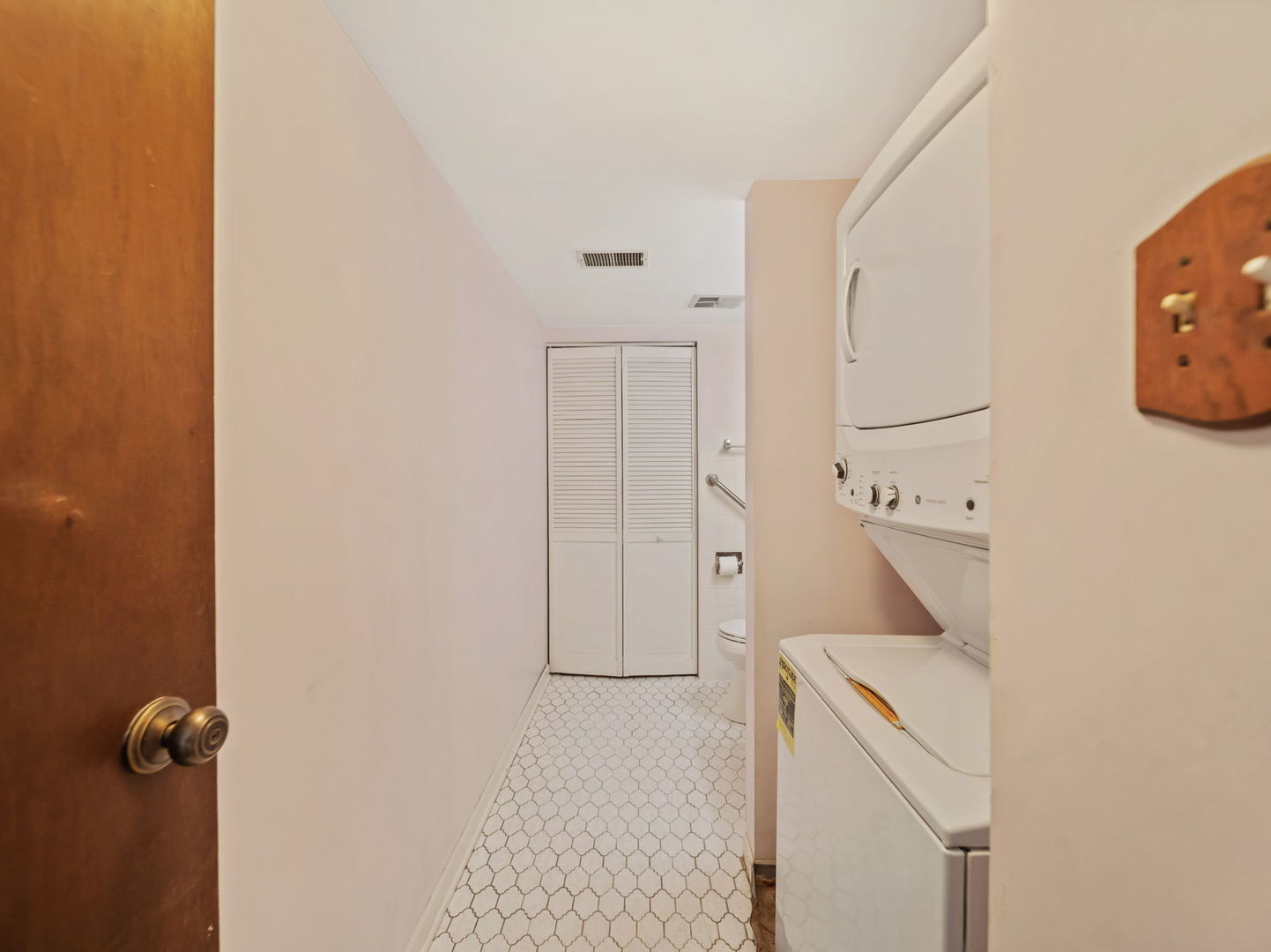 500 Redondo Drive 205 Property Photo 8