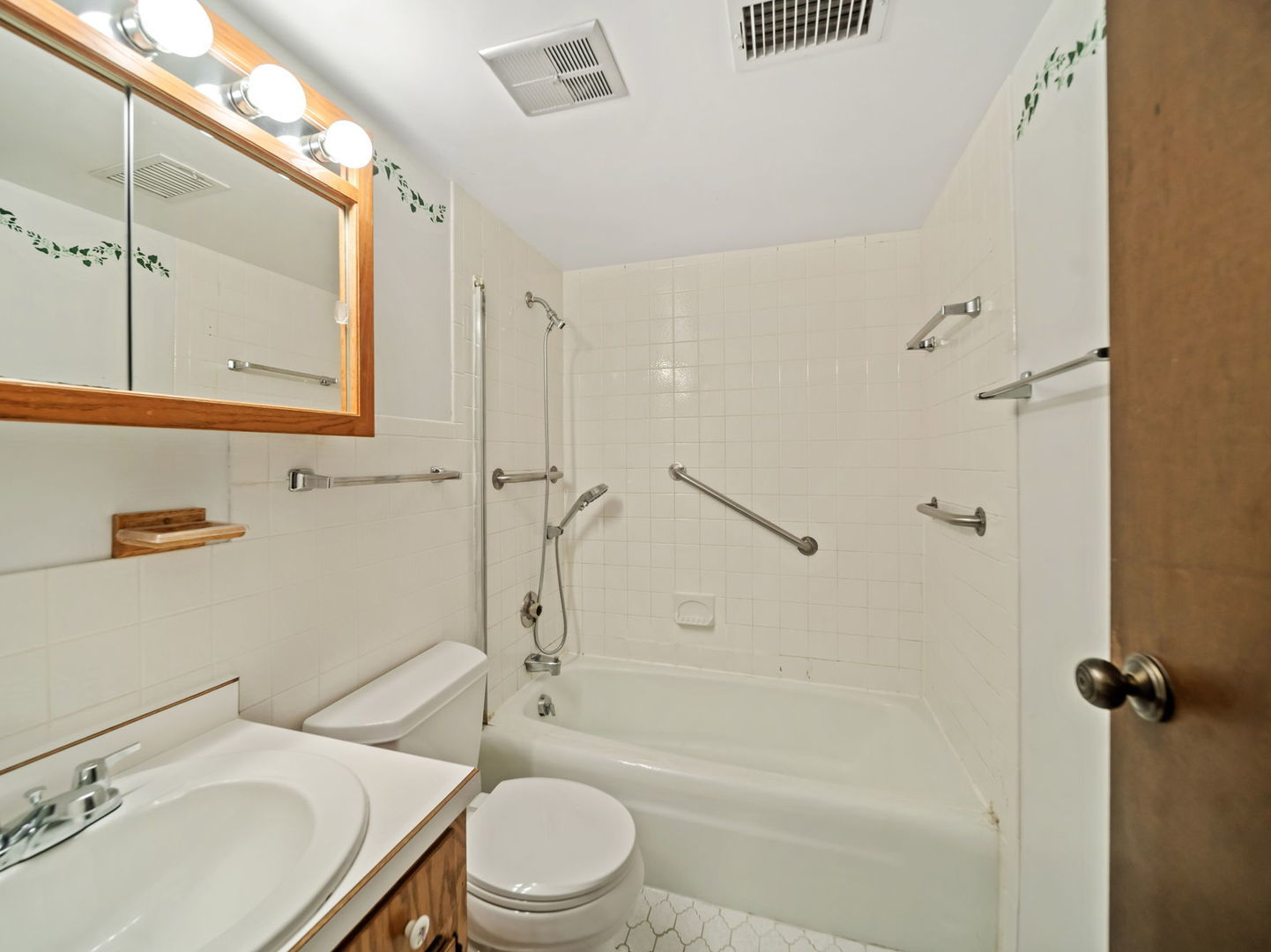 500 Redondo Drive 205 Property Photo 13