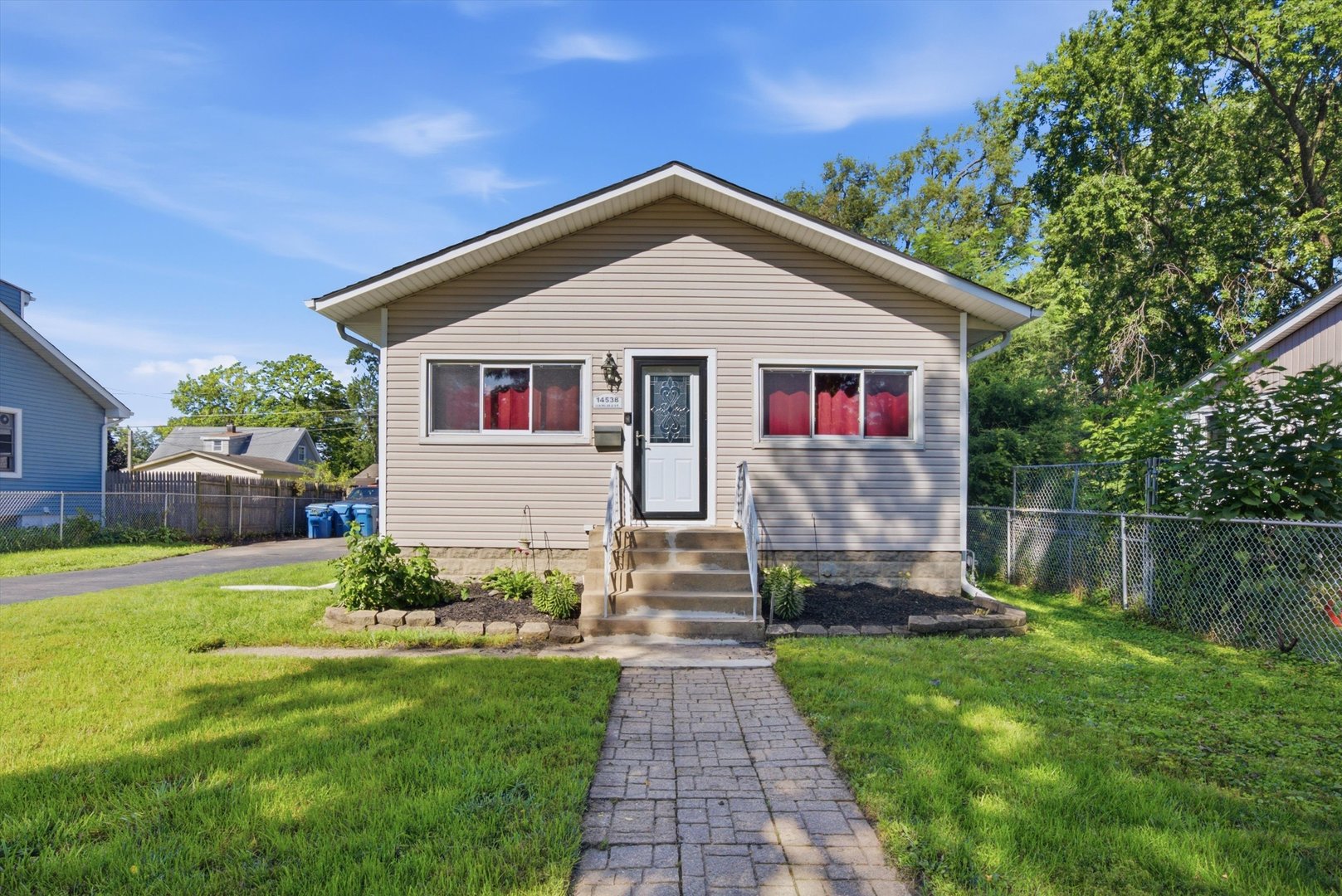 14538 Hamlin Avenue Property Photo 2