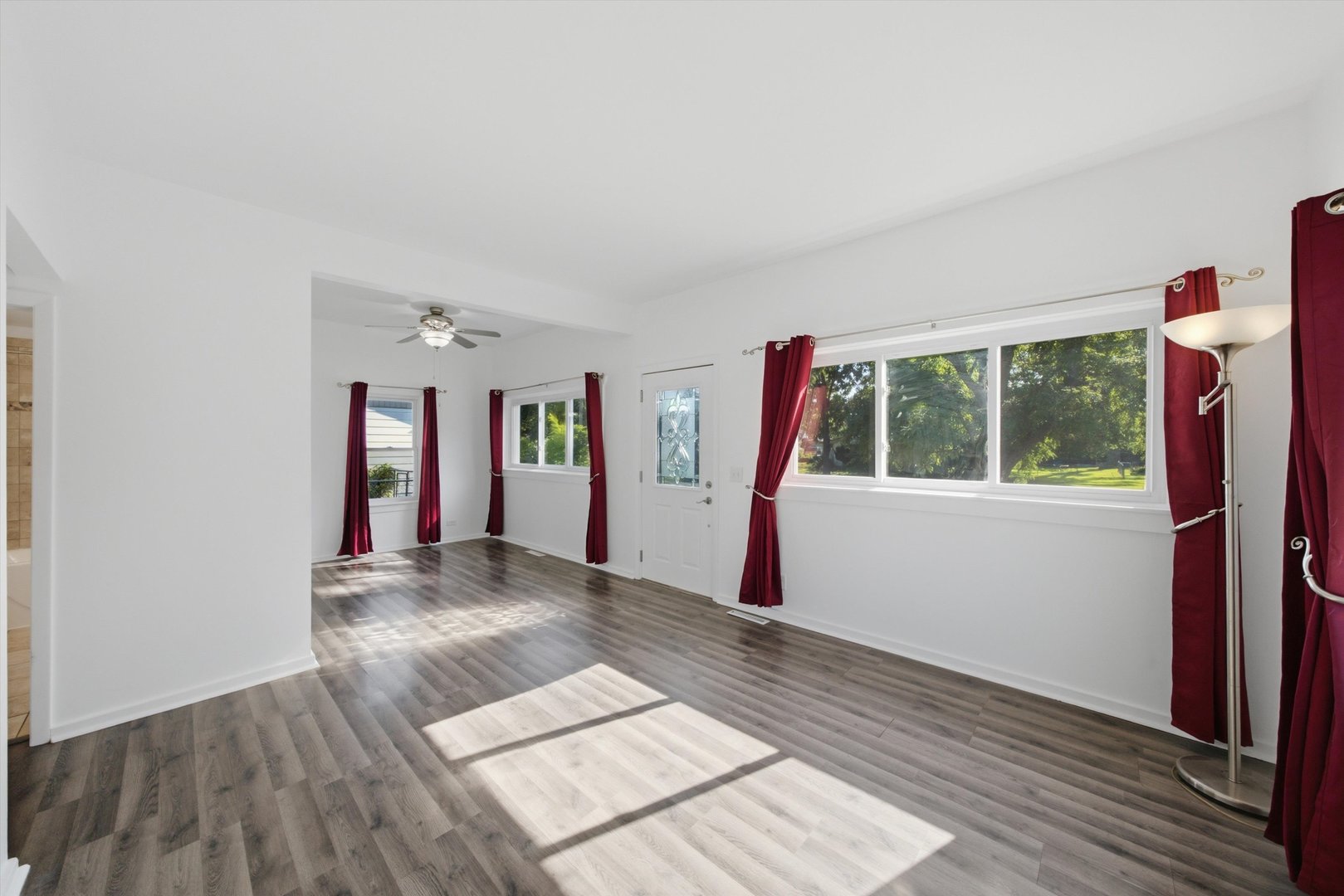14538 Hamlin Avenue Property Photo 4