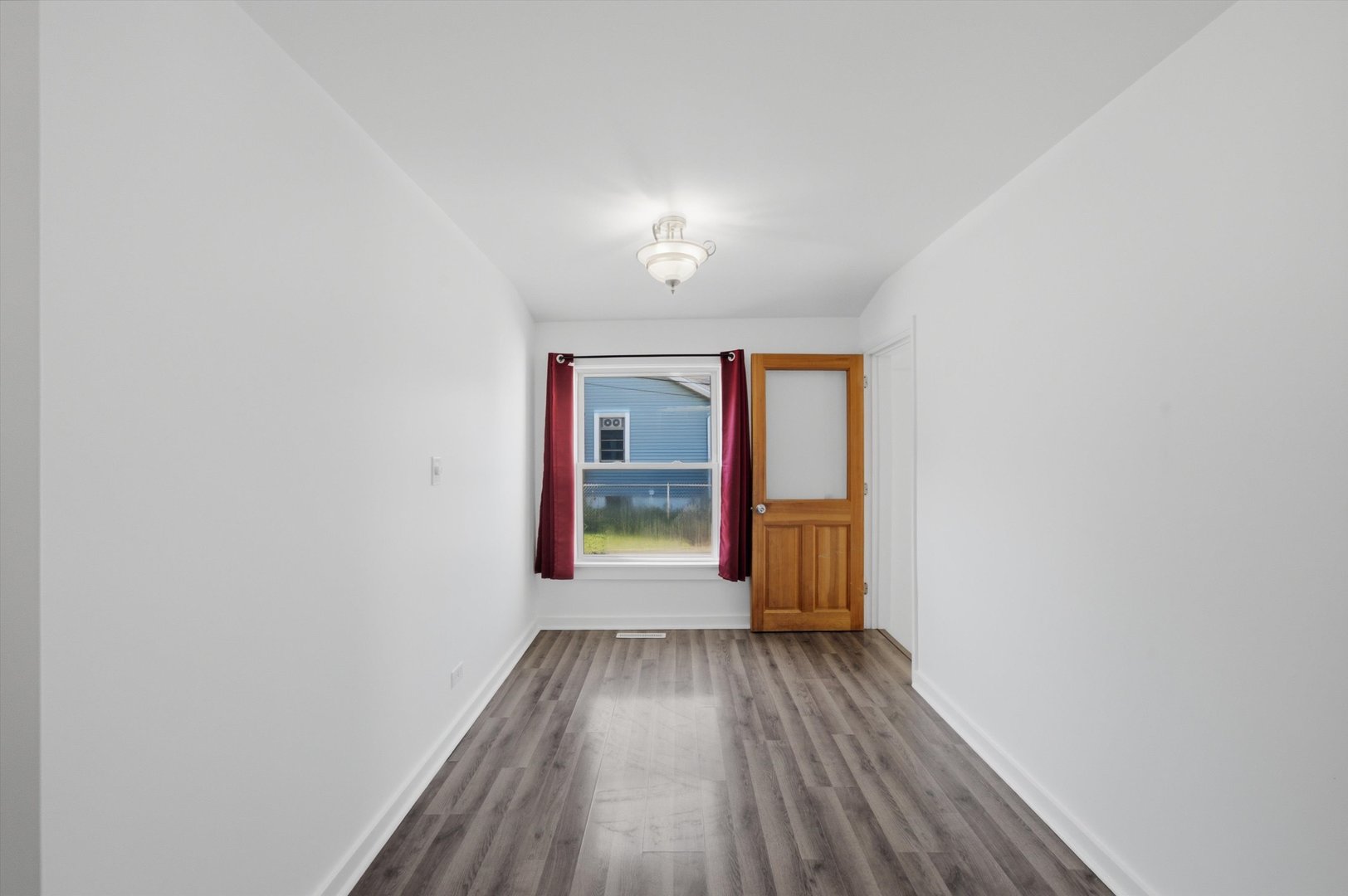 14538 Hamlin Avenue Property Photo 7