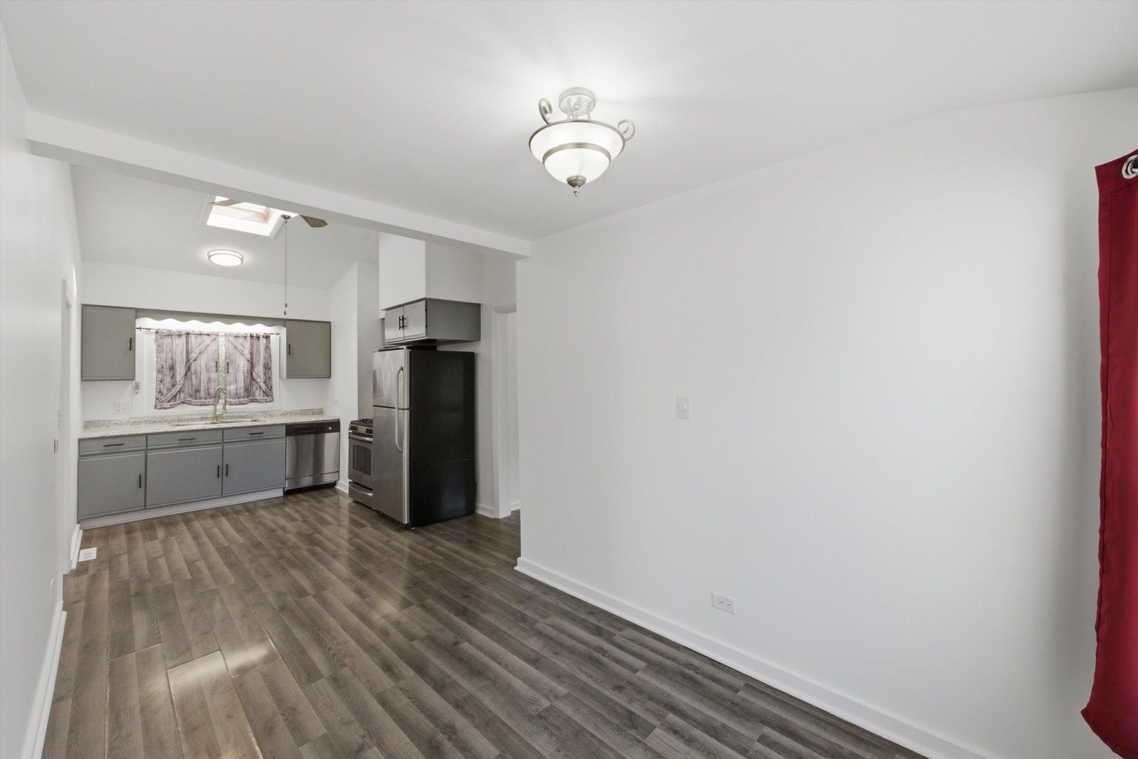 14538 Hamlin Avenue Property Photo 12