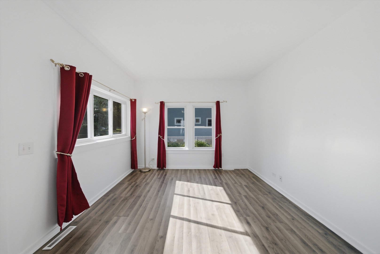 14538 Hamlin Avenue Property Photo 14
