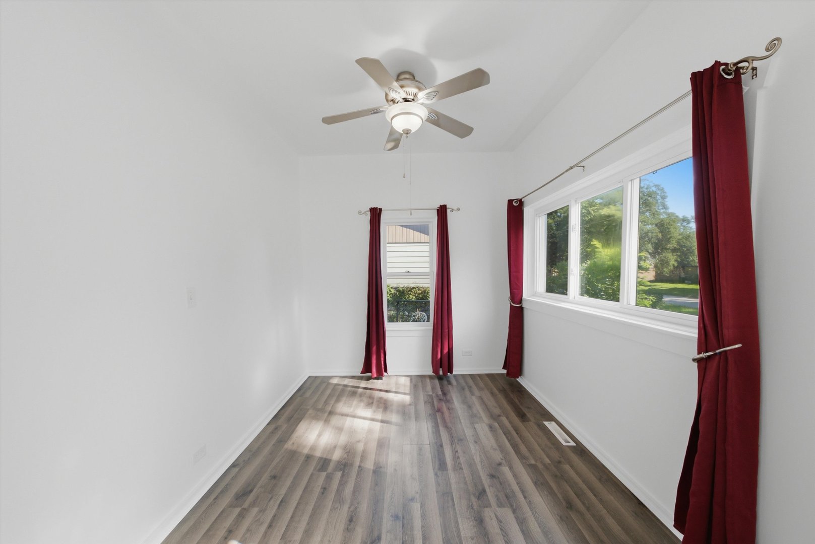 14538 Hamlin Avenue Property Photo 16