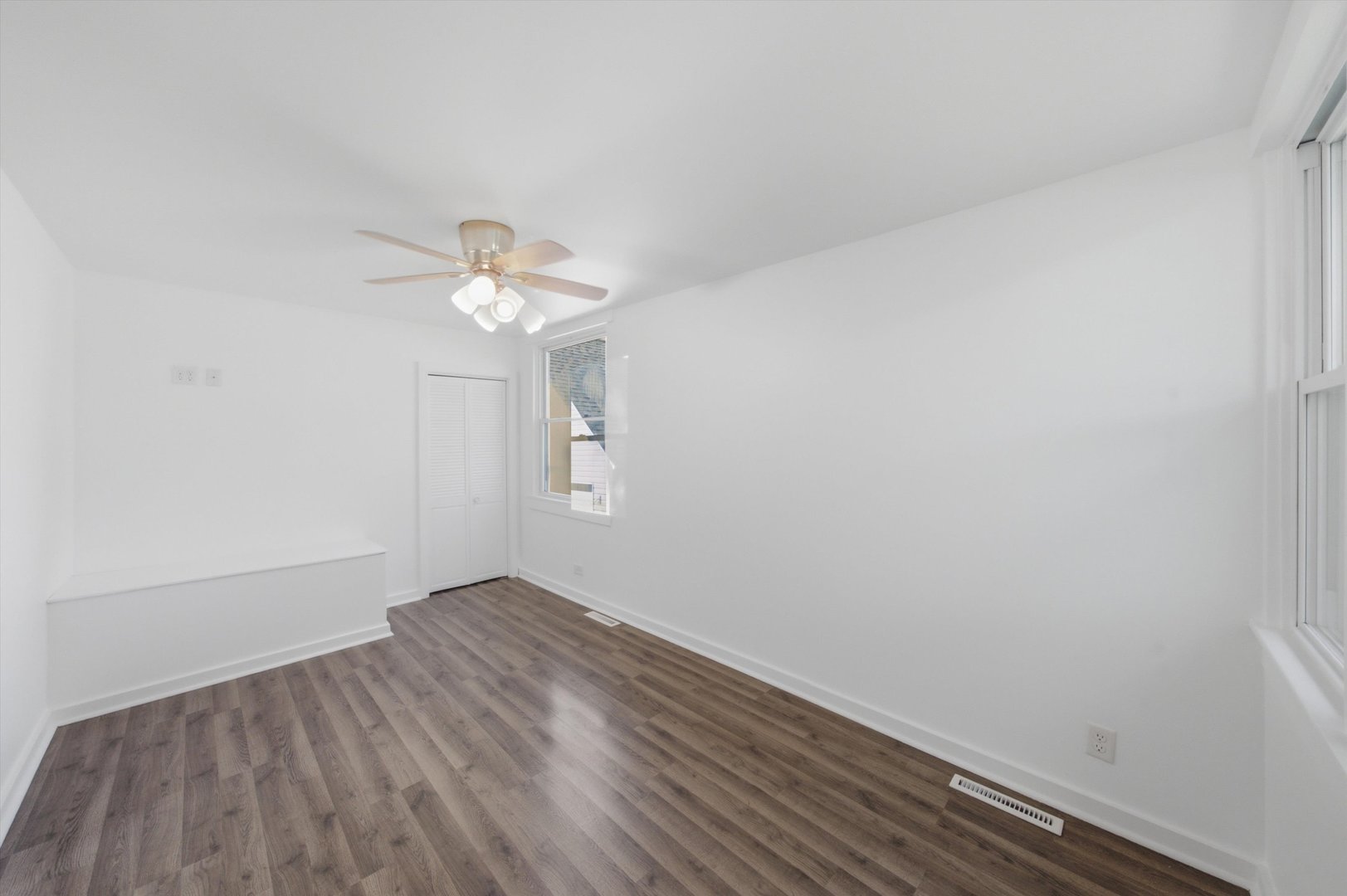 14538 Hamlin Avenue Property Photo 21