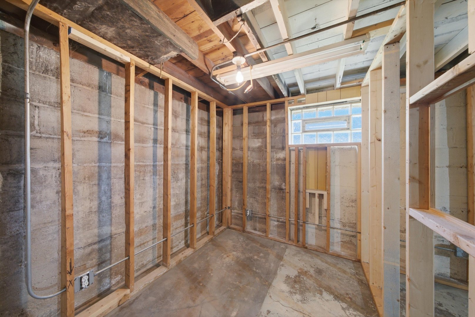 14538 Hamlin Avenue Property Photo 25