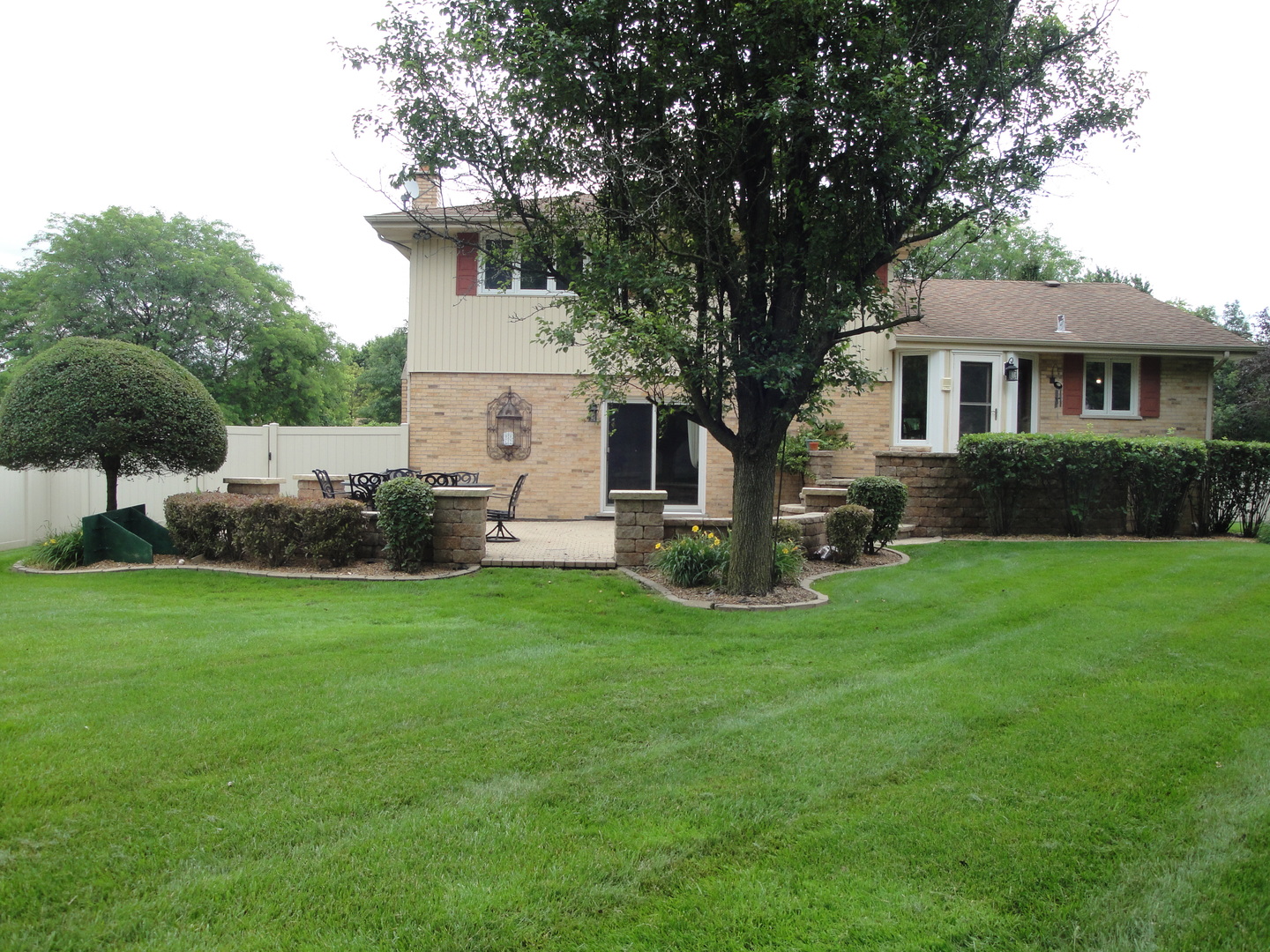 18916 Creekview Lane Property Photo 2