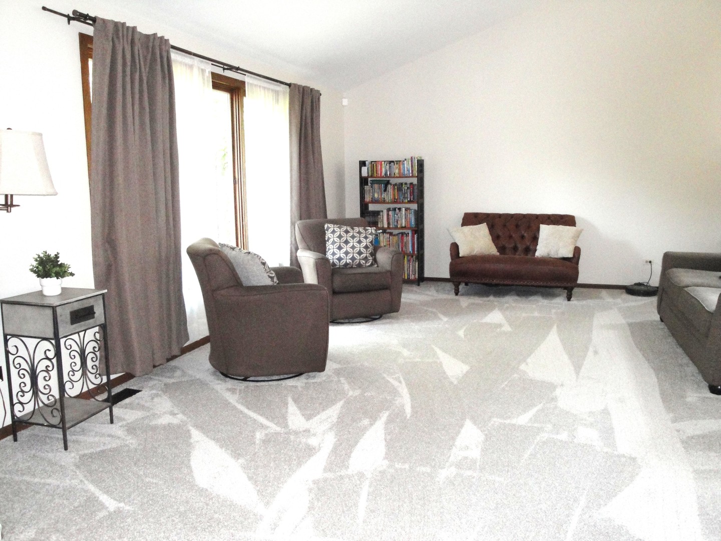 18916 Creekview Lane Property Photo 3