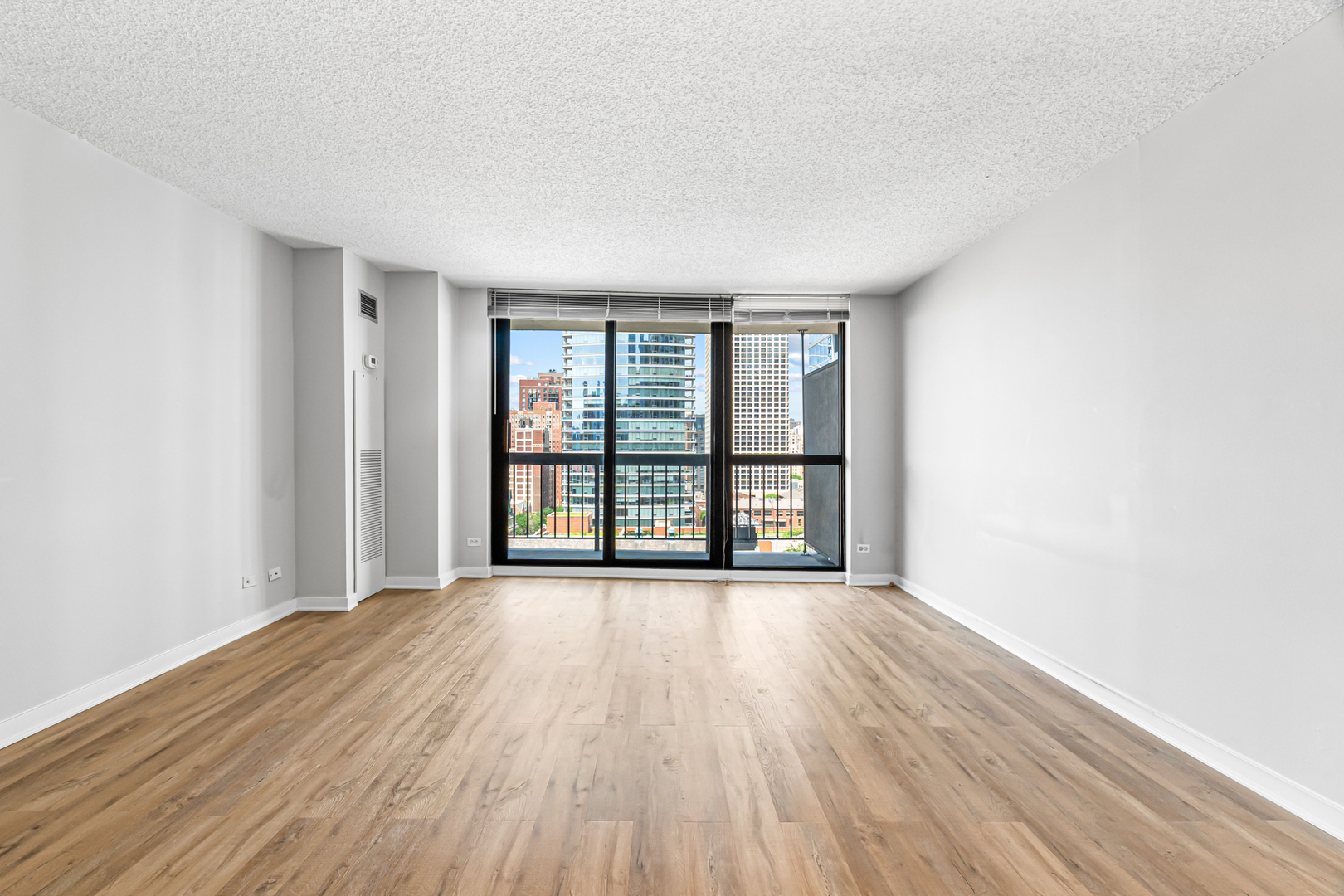 33 W Delaware Place 14f Property Photo 4