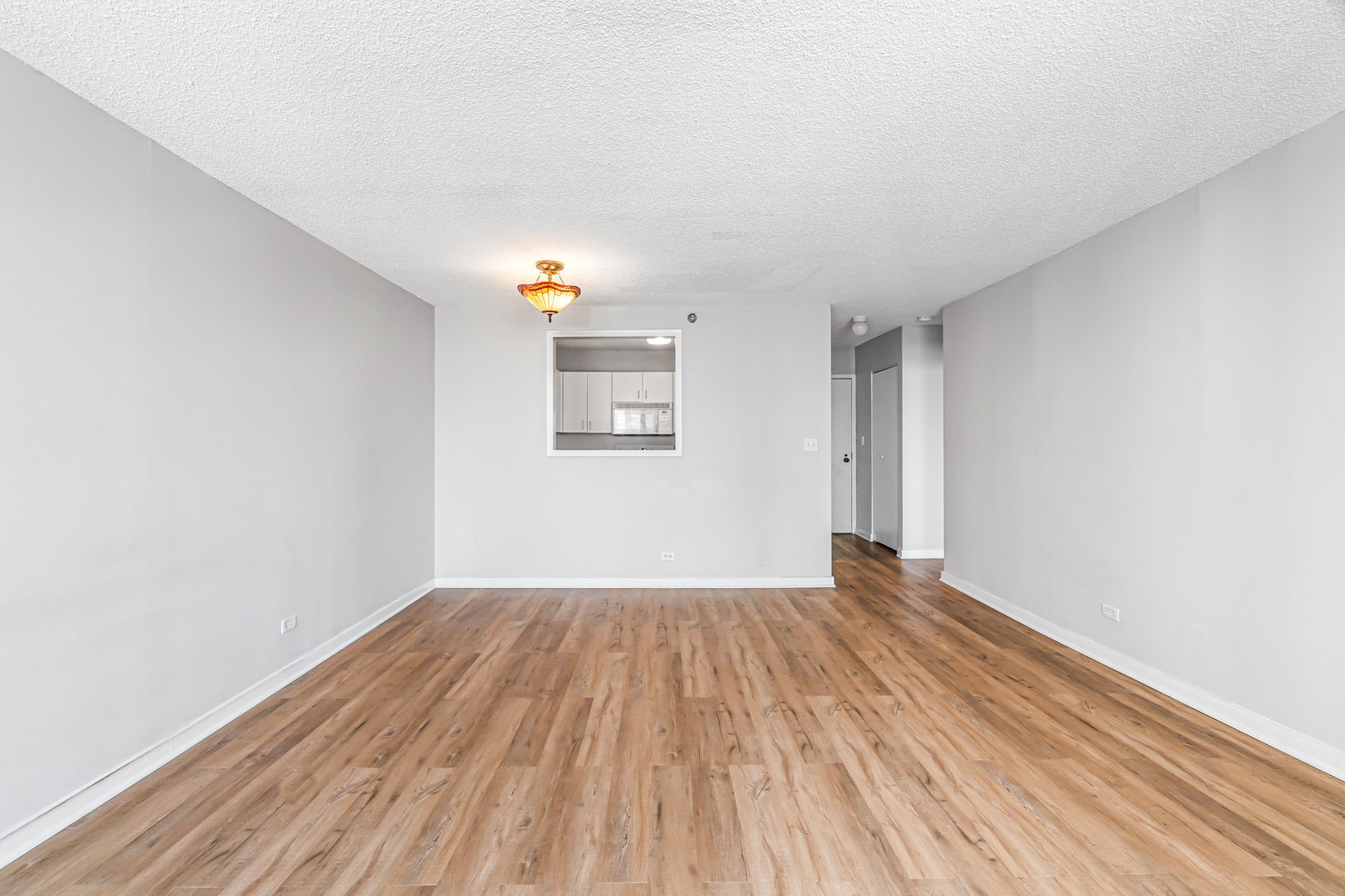 33 W Delaware Place 14f Property Photo 6