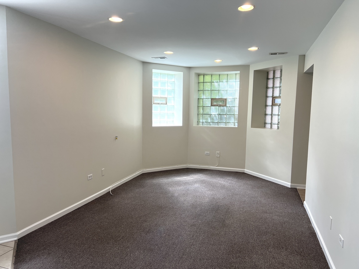 4822 W Berteau G Property Photo 2