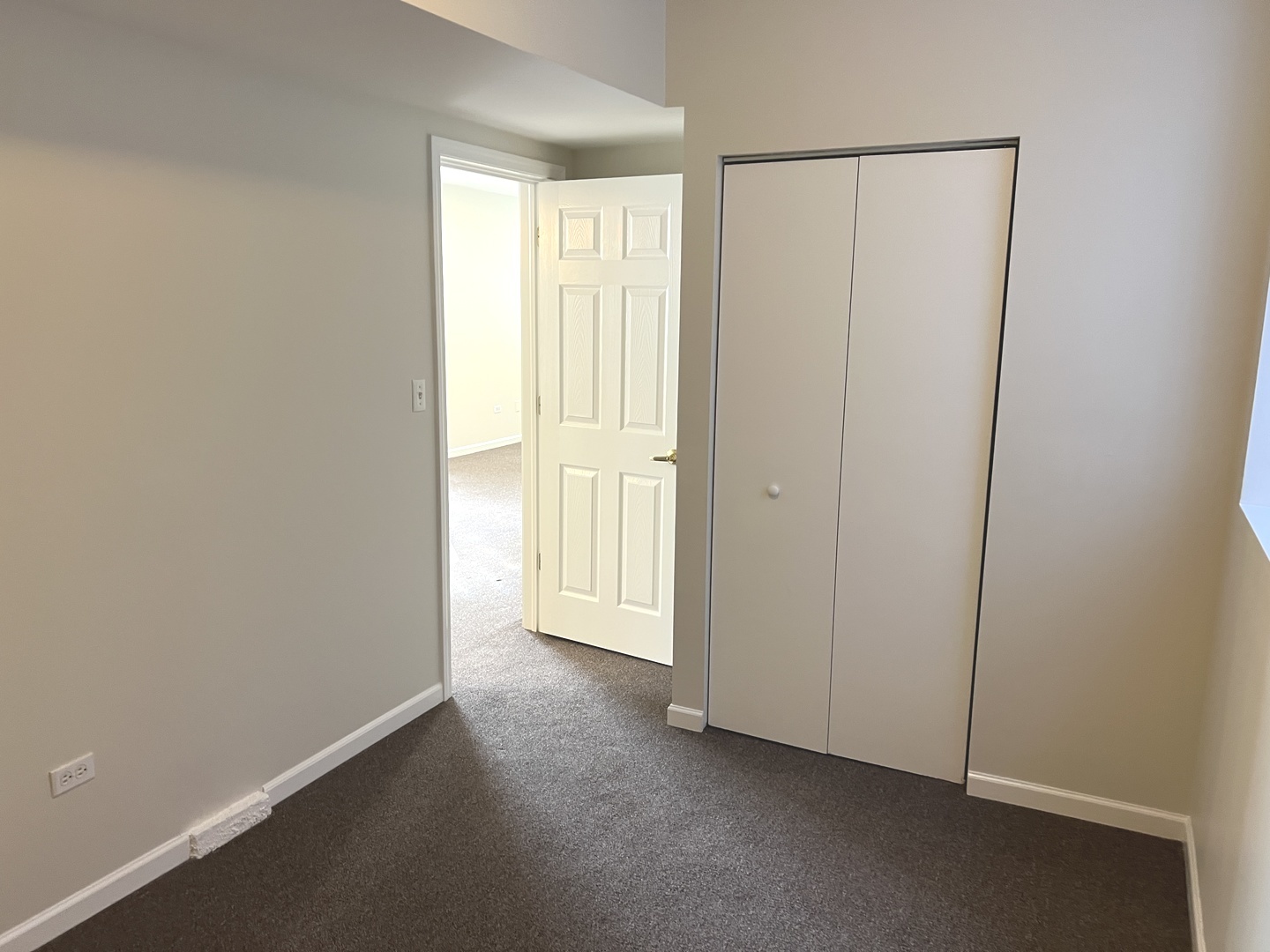 4822 W Berteau G Property Photo 4