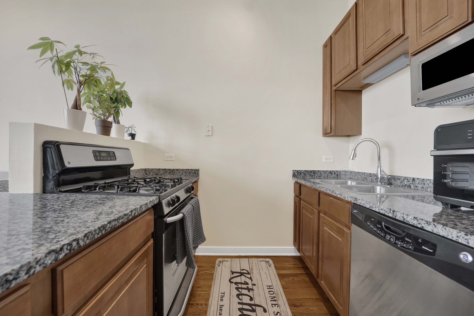 1645 W Ogden Avenue 718 Property Photo 7
