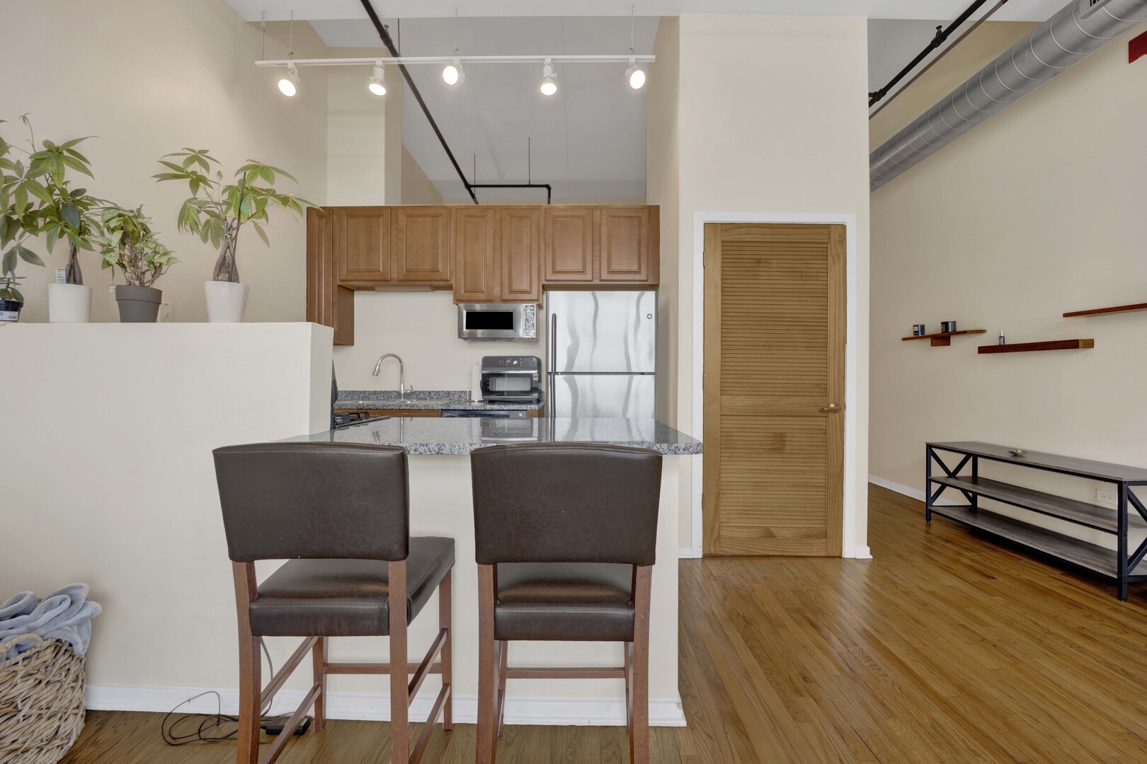 1645 W Ogden Avenue 718 Property Photo 8