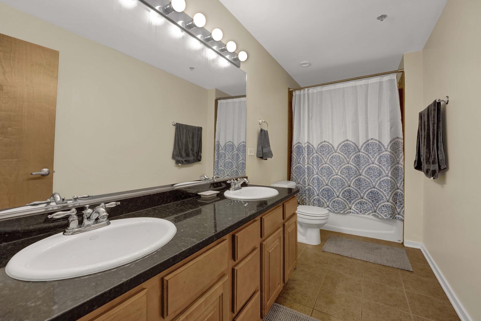 1645 W Ogden Avenue 718 Property Photo 10