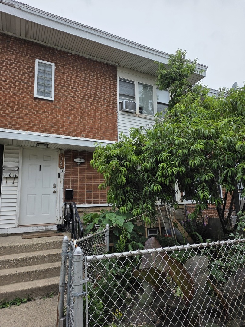 5065 W Gladys Avenue D Property Photo 1