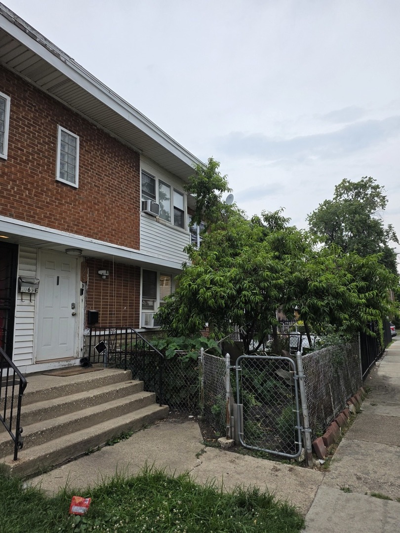 5065 W Gladys Avenue D Property Photo 2