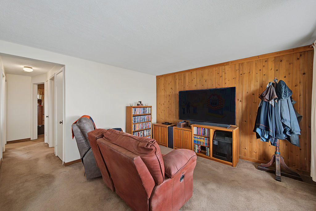 11022 S State Line Road Property Photo 6
